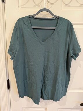 lululemon athletica Love V-neck T-shirt